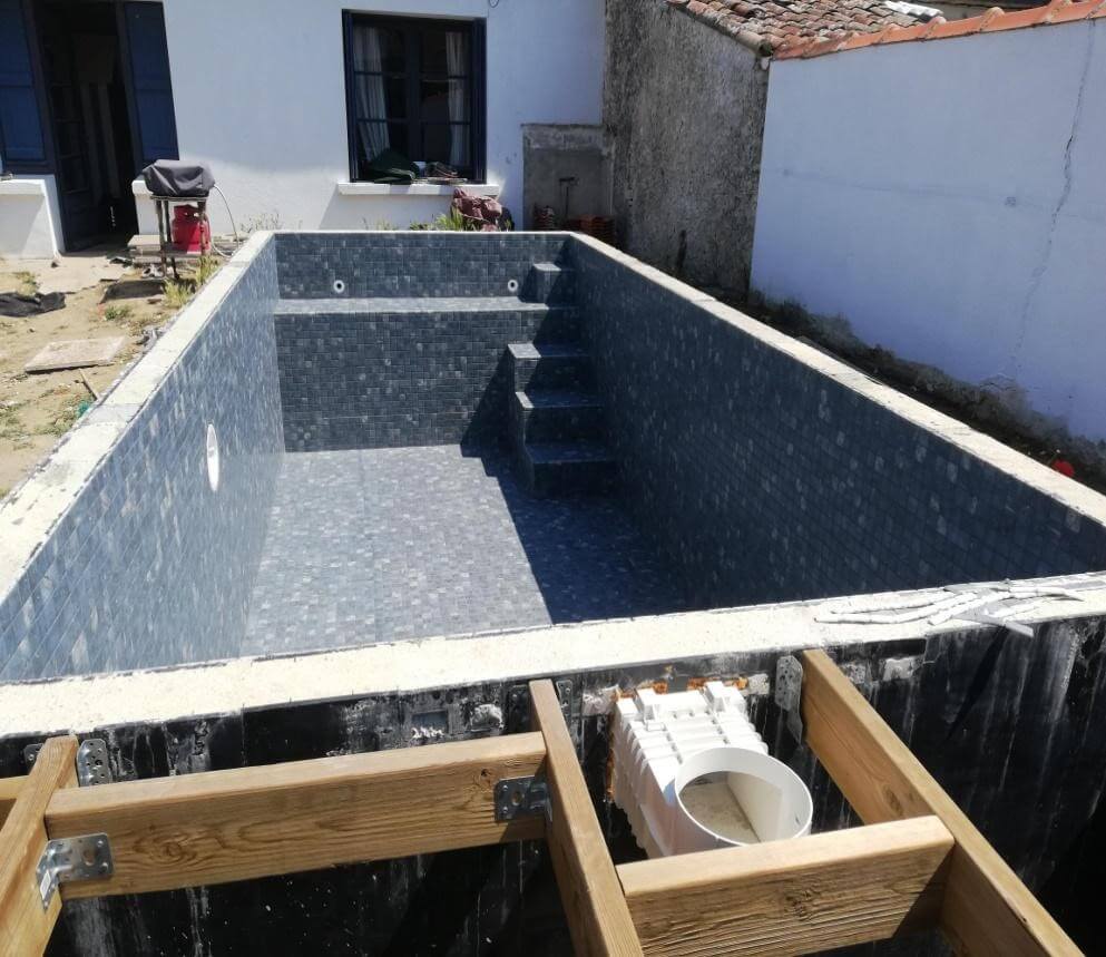 pose-avec-le-mosaique-pour-piscine-dans-la-region-dorleans-revetement-o-pool